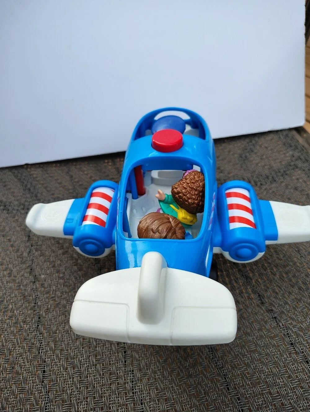 Fisher Price Little People Blue Jet Plane Musical Sounds Talking with 3 People